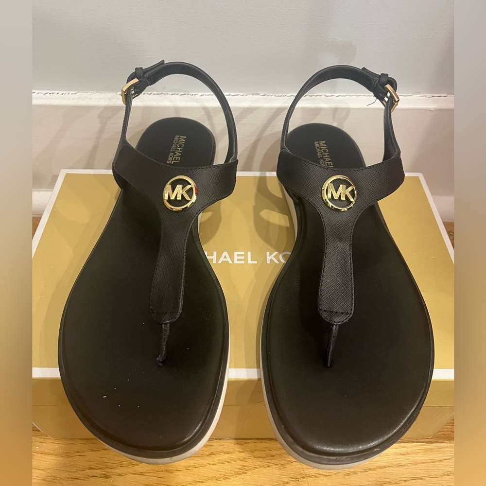 Michael Kors Judy Thong in black, size 10